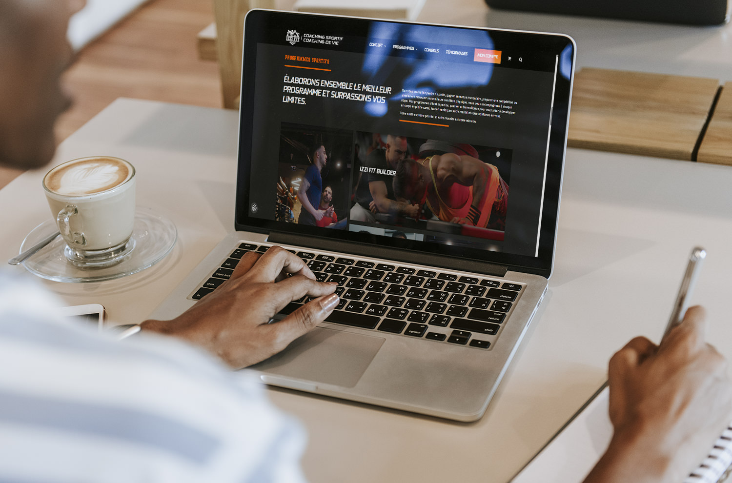 Mockup du site web IZZI FIT ACADEMY conçu par Steven DE CARVALHO.