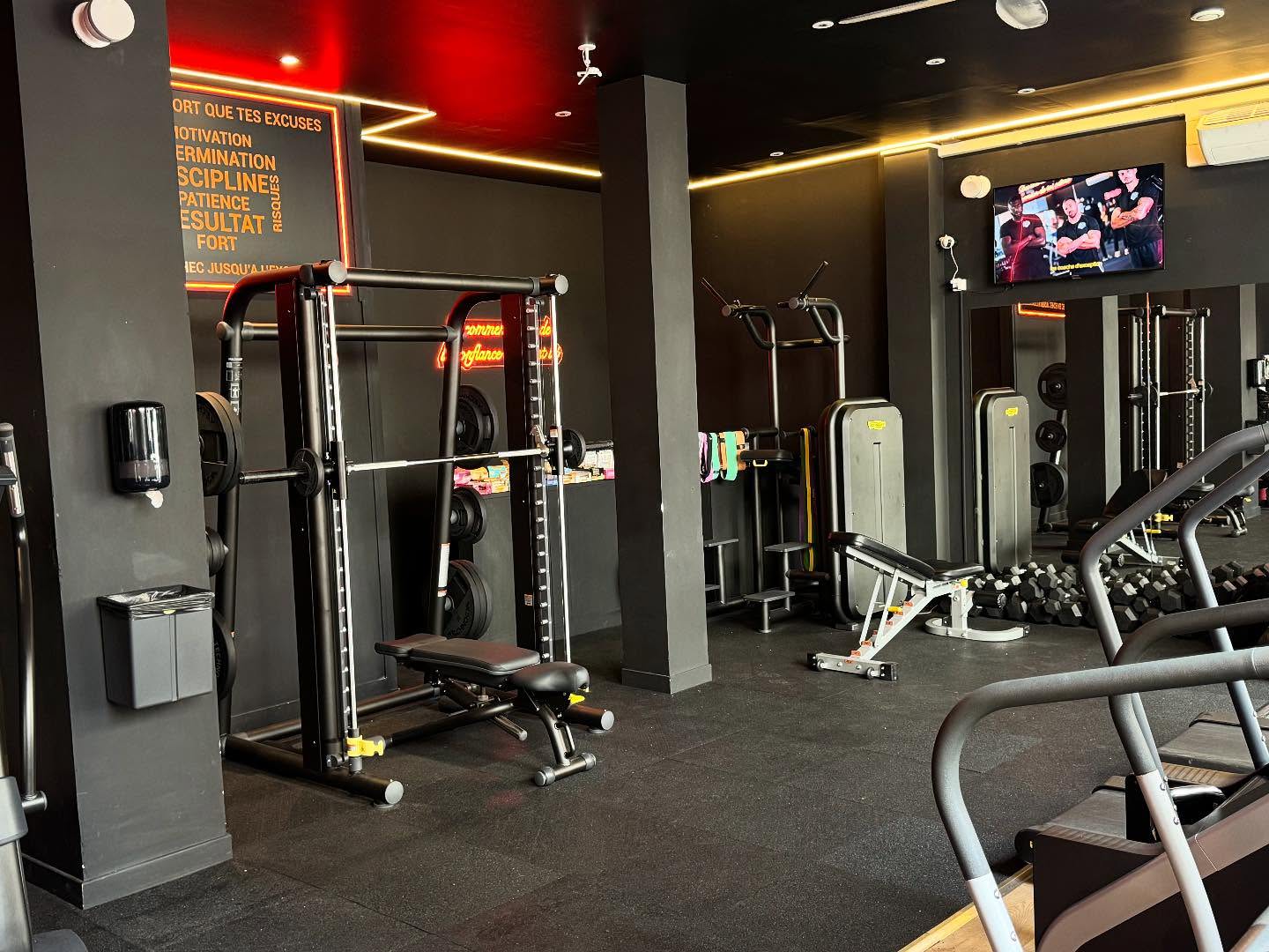 zzi-fit-academy-interior-design-003b Design : IZZI FIT ACADEMY